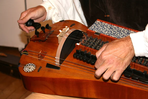 Mastering The Hurdy Gurd